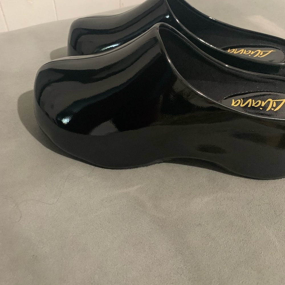 Clogs